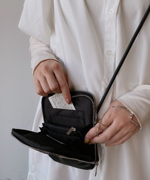 VANNIE U(ヴァニーユー)の「ウォレットショルダーBAG(ショルダーバッグ・レディース・ブラック/シルバー/アイボリー・FREE)」の22枚目の写真