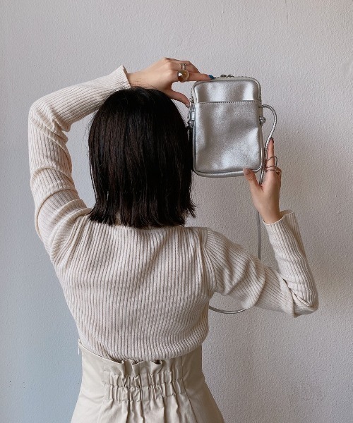 VANNIE U(ヴァニーユー)の「ウォレットショルダーBAG(ショルダーバッグ・レディース・ブラック/シルバー/アイボリー・FREE)」の6枚目の写真