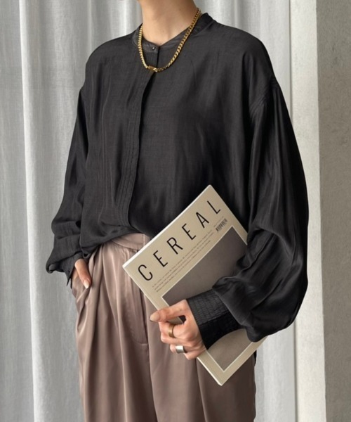 NEUNA（ヌナ）の「同色ステッチデザイン比翼仕立てロングシャツ（シャツ/ブラウス・レディース・ブラック/ブルー/グレイッシュベージュ・FREE）」の2枚目の写真