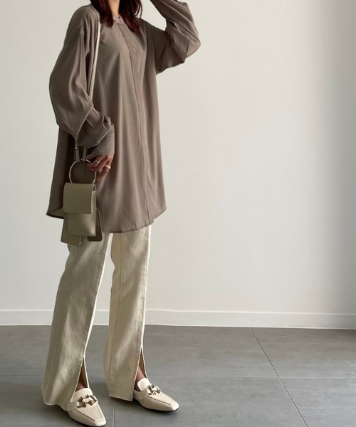 NEUNA（ヌナ）の「同色ステッチデザイン比翼仕立てロングシャツ（シャツ/ブラウス・レディース・ブラック/ブルー/グレイッシュベージュ・FREE）」の11枚目の写真