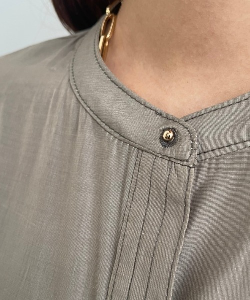 NEUNA（ヌナ）の「同色ステッチデザイン比翼仕立てロングシャツ（シャツ/ブラウス・レディース・ブラック/ブルー/グレイッシュベージュ・FREE）」の16枚目の写真