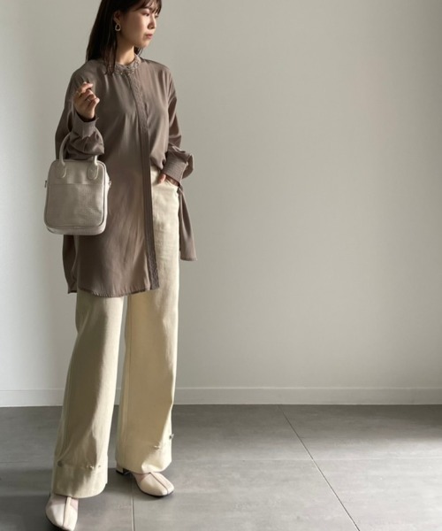 NEUNA（ヌナ）の「同色ステッチデザイン比翼仕立てロングシャツ（シャツ/ブラウス・レディース・ブラック/ブルー/グレイッシュベージュ・FREE）」の14枚目の写真