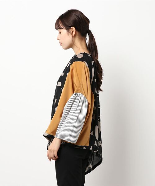 gomme（ゴム）の「フラワーベースプリント　ギャザーブラウス（シャツ/ブラウス・レディース・ブラック/チャコールグレー/ベージュ・MEDIUM）」の14枚目の写真