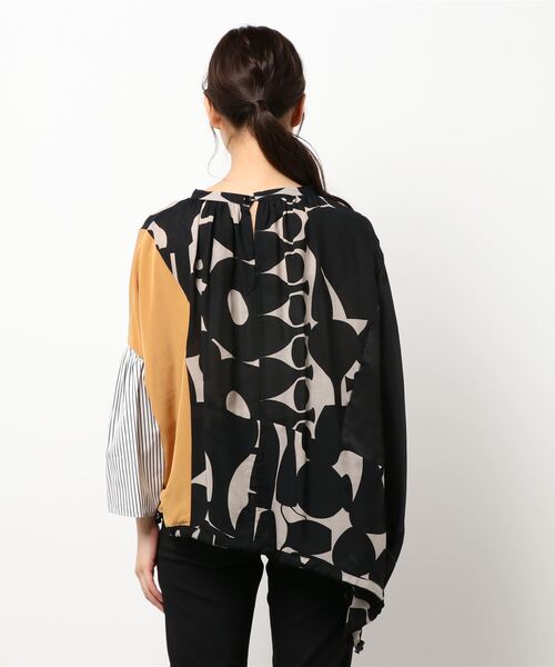 gomme（ゴム）の「フラワーベースプリント　ギャザーブラウス（シャツ/ブラウス・レディース・ブラック/チャコールグレー/ベージュ・MEDIUM）」の7枚目の写真
