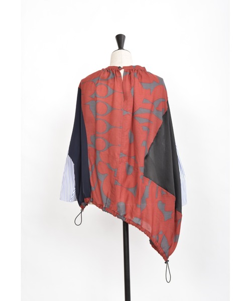 gomme（ゴム）の「フラワーベースプリント　ギャザーブラウス（シャツ/ブラウス・レディース・ブラック/チャコールグレー/ベージュ・MEDIUM）」の15枚目の写真