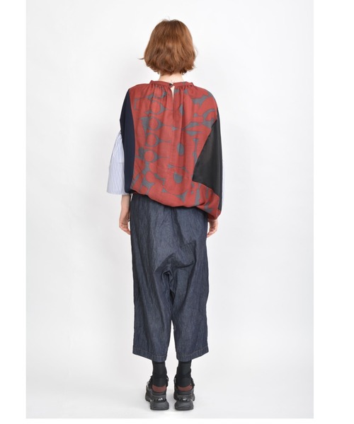 gomme（ゴム）の「フラワーベースプリント　ギャザーブラウス（シャツ/ブラウス・レディース・ブラック/チャコールグレー/ベージュ・MEDIUM）」の13枚目の写真