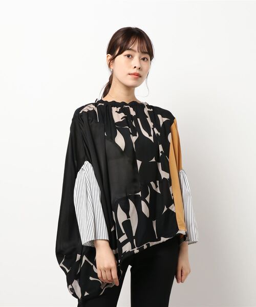 gomme（ゴム）の「フラワーベースプリント　ギャザーブラウス（シャツ/ブラウス・レディース・ブラック/チャコールグレー/ベージュ・MEDIUM）」の17枚目の写真