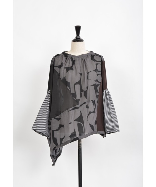 gomme（ゴム）の「フラワーベースプリント　ギャザーブラウス（シャツ/ブラウス・レディース・ブラック/チャコールグレー/ベージュ・MEDIUM）」の18枚目の写真
