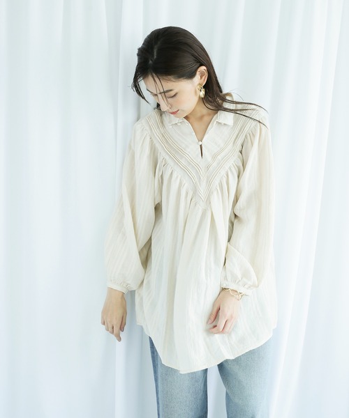 White Collection（ホワイトコレクション）の「【2021A/W】ドビーストライプ前後2WAYピンタックチュニックブラウス（シャツ/ブラウス・レディース・ホワイト/アイボリー/ブラック・FREE）」の5枚目の写真