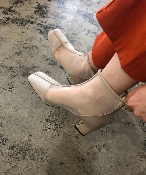 210nouve（トゥージュヌーブ）の「スクエアトゥシアーパイピングブーツ（ブーツ・レディース・ベージュ/ブラック・39/38/36/37）」の3枚目の写真