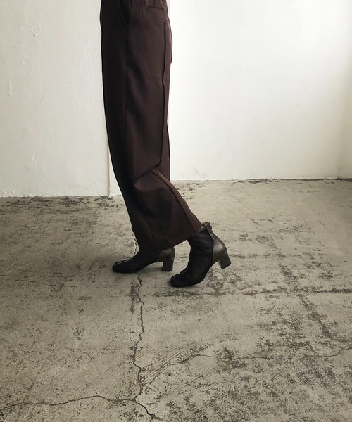 210nouve（トゥージュヌーブ）の「スクエアトゥシアーパイピングブーツ（ブーツ・レディース・ベージュ/ブラック・39/38/36/37）」の13枚目の写真