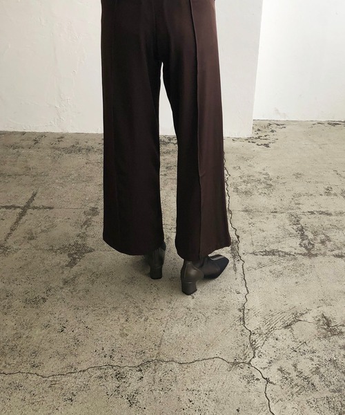 210nouve（トゥージュヌーブ）の「スクエアトゥシアーパイピングブーツ（ブーツ・レディース・ベージュ/ブラック・39/38/36/37）」の6枚目の写真