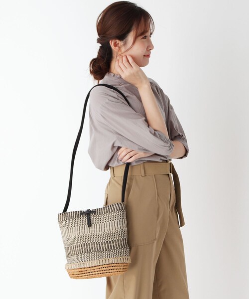 one'sterrace(ワンズテラス)の「TARANGO ジュートショルダーバッグ(ショルダーバッグ・レディース・ダークグレー/グレー系その他・99)」の10枚目の写真