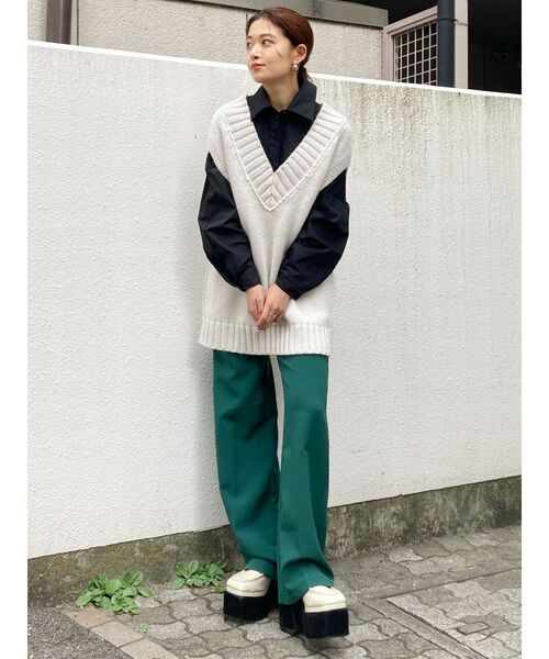 EMODA(エモダ)の「オーバーサイズニットベスト(ベスト・レディース・ブラック/アイボリー/キャメル・FREE)」の4枚目の写真