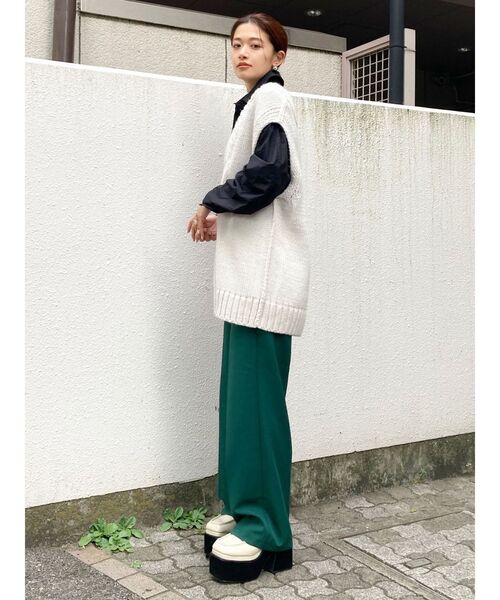 EMODA(エモダ)の「オーバーサイズニットベスト(ベスト・レディース・ブラック/アイボリー/キャメル・FREE)」の6枚目の写真