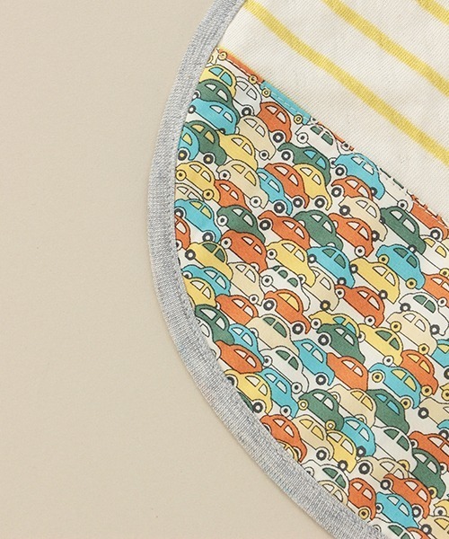 sense of wonder（センスオブワンダー）の「カーズボーダースタイ 【日本製】（スタイ/よだれかけ・キッズ・ブラウン/ライム・FREE）」の6枚目の写真