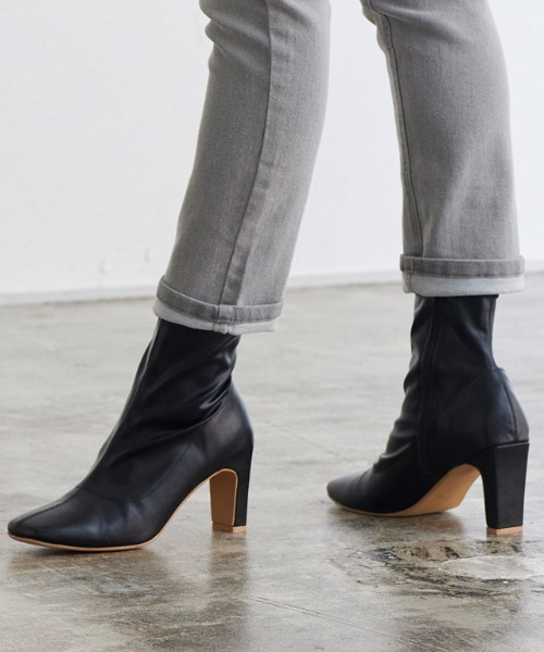 Pierrot（ピエロ）の「スクエアトゥストレッチブーツ（ブーツ・レディース・ブラック/ベージュ/モカ・LL/S/M/L）」の2枚目の写真