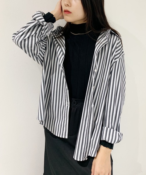 CLEA(クレア)の「ベーシックストライプシャツ(シャツ/ブラウス・レディース・ブラック/ブラウン/ブルー・FREE)」の4枚目の写真