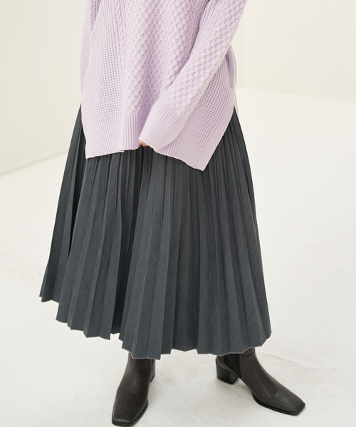 YECCA VECCA（イェッカヴェッカ）の「コーデュロイプリーツスカート＊（スカート・レディース・ラベンダー/グレイッシュベージュ/チャコールグレー・FREE）」の2枚目の写真