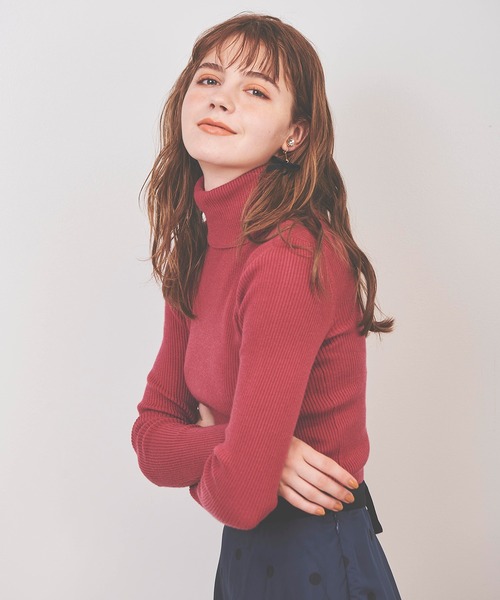 31 Sons de mode(トランテアン ソン ドゥ モード)の「リブタートルニット(ニット/セーター・レディース・ブラック/ブラウン/ピンク/ブルー/マスタード・36)」の5枚目の写真