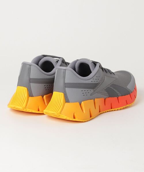 Reebok（リーボック）の「ジグ ダイナミカ 2.0 / ZIG DYNAMICA 2.0（スニーカー・メンズ・グレー/ブラック×ブラック・24.5cm/25.5cm/26.5cm/27.5cm/28.5cm/25.0cm/26.0cm/27.0cm/28.0cm/29.0cm）」の3枚目の写真