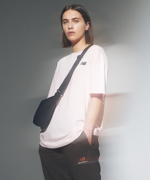 NEW BALANCE(ニューバランス)の「NB Essentials uni-ssentials Tシャツ(Tシャツ/カットソー・メンズ・イエロー/ホワイト/ネイビー/ブラウン/ブラック/ピンクベージュ・02/01/03/04/05/00)」の6枚目の写真