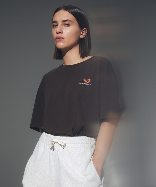 NEW BALANCE(ニューバランス)の「NB Essentials uni-ssentials Tシャツ(Tシャツ/カットソー・メンズ・イエロー/ホワイト/ネイビー/ブラウン/ブラック/ピンクベージュ・02/01/03/04/05/00)」の4枚目の写真