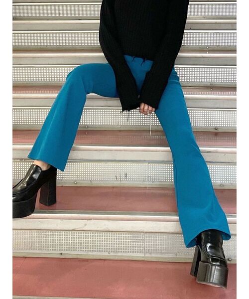 EMODA（エモダ）の「フィットフレアパンツ（その他パンツ・レディース・ブルー/ブラック/ブラウン/ライム・FREE）」の4枚目の写真