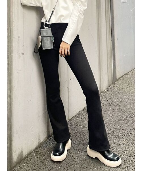 EMODA（エモダ）の「フィットフレアパンツ（その他パンツ・レディース・ブルー/ブラック/ブラウン/ライム・FREE）」の2枚目の写真