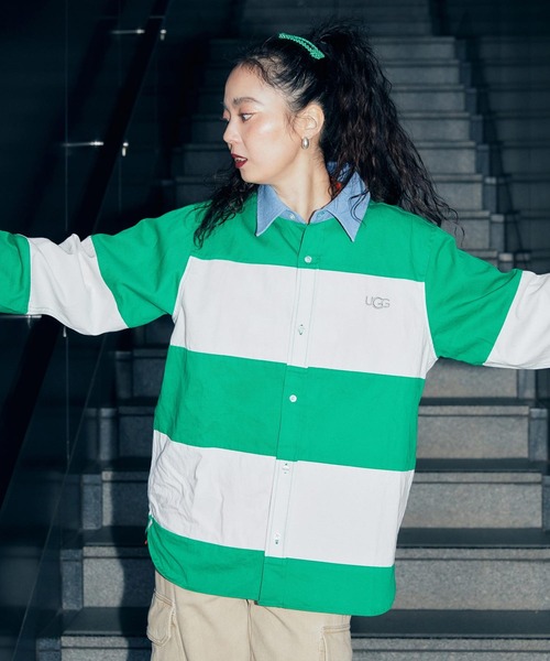UGG（アグ）の「UGG＠mos デニムネック ボーダーシャツ（シャツ/ブラウス・レディース・ネイビー/レッド/グリーン・M/L/XL）」の2枚目の写真