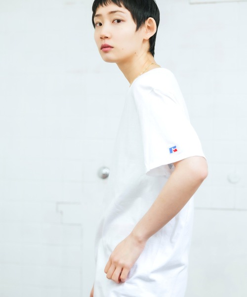 Russell Athletic（ラッセルアスレティック）の「Russell Athletic/ラッセルアスレティック 600MRUS オーバーサイズ 無地 クルーネック  Tシャツ（Tシャツ/カットソー・メンズ・ネイビー/ヘザーグレー/ブラック/ホワイト/ロイヤルブルー/レッド/チャコールグレー・M/S/L/XL）」の2枚目の写真