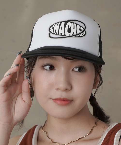 SPINNS（スピンズ）の「SNACHEDロゴ メッシュキャップ（キャップ・レディース・グリーン/ブルー/ブラック・ONESIZE）」の4枚目の写真