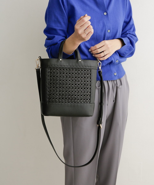 URBAN RESEARCH DOORS（アーバンリサーチドアーズ）の「2WAYメッシュショルダーバッグ（ショルダーバッグ・レディース・ブラック/ホワイト系その他・ONE）」の3枚目の写真