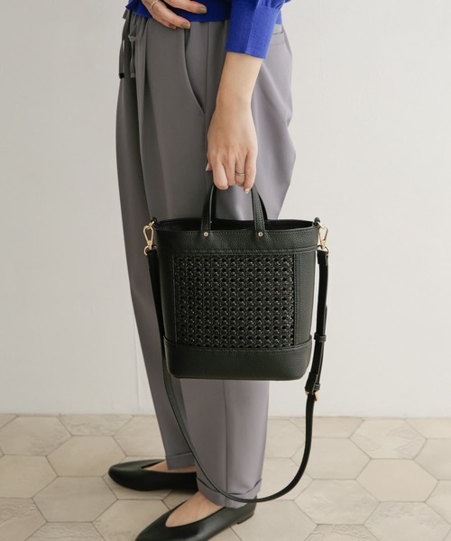 URBAN RESEARCH DOORS（アーバンリサーチドアーズ）の「2WAYメッシュショルダーバッグ（ショルダーバッグ・レディース・ブラック/ホワイト系その他・ONE）」の4枚目の写真