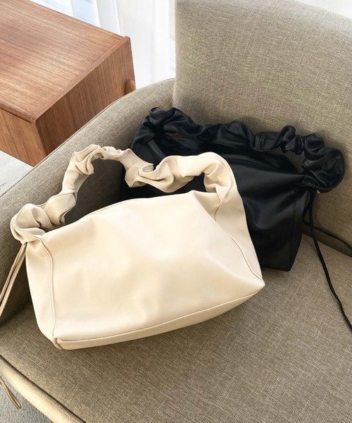 archives（アルシーヴ）の「ギャザーハンドルバッグ（ショルダーバッグ・レディース・ブラック/アイボリー・FREE）」の3枚目の写真