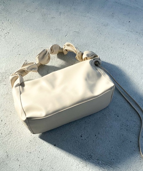 archives（アルシーヴ）の「ギャザーハンドルバッグ（ショルダーバッグ・レディース・ブラック/アイボリー・FREE）」の5枚目の写真