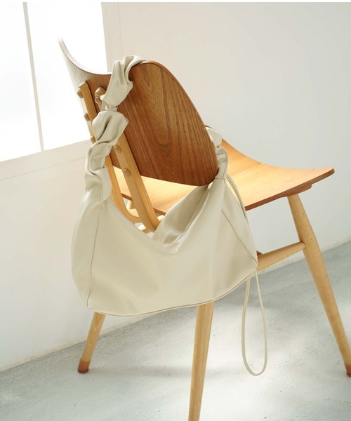 archives（アルシーヴ）の「ギャザーハンドルバッグ（ショルダーバッグ・レディース・ブラック/アイボリー・FREE）」の15枚目の写真