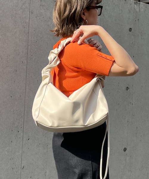 archives（アルシーヴ）の「ギャザーハンドルバッグ（ショルダーバッグ・レディース・ブラック/アイボリー・FREE）」の7枚目の写真