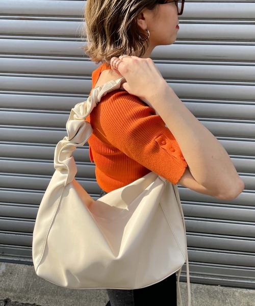 archives（アルシーヴ）の「ギャザーハンドルバッグ（ショルダーバッグ・レディース・ブラック/アイボリー・FREE）」の6枚目の写真