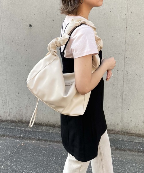 archives（アルシーヴ）の「ギャザーハンドルバッグ（ショルダーバッグ・レディース・ブラック/アイボリー・FREE）」の13枚目の写真