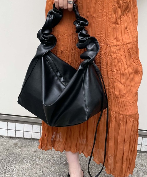 archives（アルシーヴ）の「ギャザーハンドルバッグ（ショルダーバッグ・レディース・ブラック/アイボリー・FREE）」の19枚目の写真