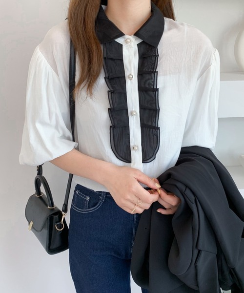 Diosfront（ディオスフロント）の「バイカラーパフスリーブシャツブラウス（シャツ/ブラウス・レディース・ホワイト/ブラック/ブルー・S/M）」の2枚目の写真