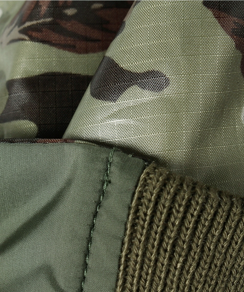 Alpha Industries（アルファインダストリーズ）の「【ALPHA×CIAOPANIC TYPY】KIDS アルファ別注リバーシブルMA1（ブルゾン・キッズ・オリーブ/アイボリー・110/130/140/100/120）」の4枚目の写真