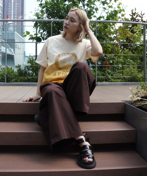 AVIREX（アヴィレックス）の「GRADATION EMB COLLEGE T-SHIRT/ グラデーション刺繍カレッジTシャツ（Tシャツ/カットソー・レディース・ネイビー/イエロー・FREE）」の4枚目の写真