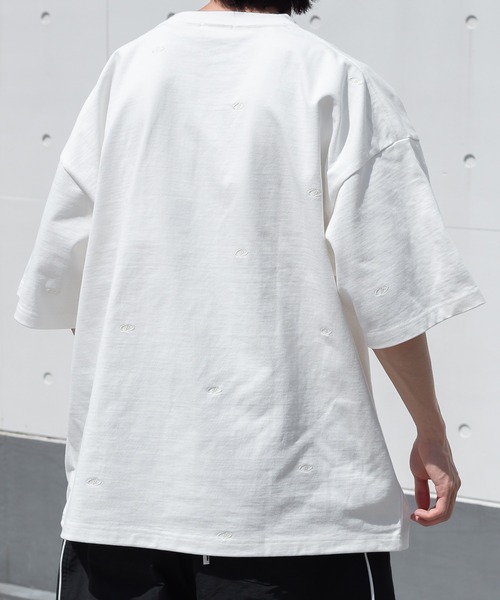 Perushu(ペルーシュ)の「総柄刺繍オーバーTシャツ(Tシャツ/カットソー・メンズ・ブラック/パープル/オフホワイト/ライトグリーン・MEDIUM/LARGE)」の13枚目の写真