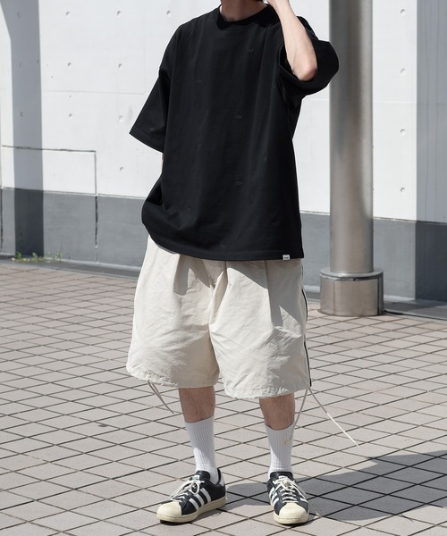 Perushu(ペルーシュ)の「総柄刺繍オーバーTシャツ(Tシャツ/カットソー・メンズ・ブラック/パープル/オフホワイト/ライトグリーン・MEDIUM/LARGE)」の15枚目の写真