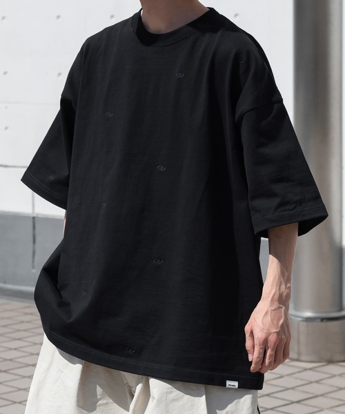 Perushu(ペルーシュ)の「総柄刺繍オーバーTシャツ(Tシャツ/カットソー・メンズ・ブラック/パープル/オフホワイト/ライトグリーン・MEDIUM/LARGE)」の18枚目の写真