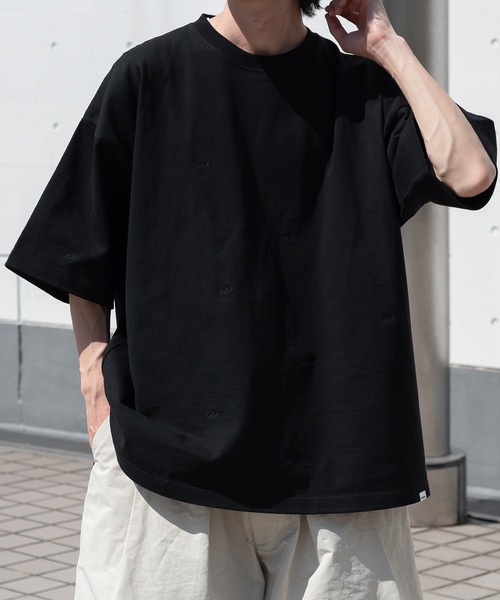 Perushu(ペルーシュ)の「総柄刺繍オーバーTシャツ(Tシャツ/カットソー・メンズ・ブラック/パープル/オフホワイト/ライトグリーン・MEDIUM/LARGE)」の19枚目の写真