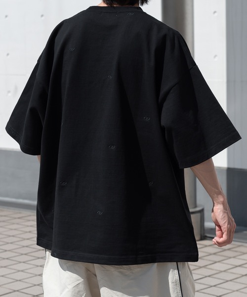 Perushu(ペルーシュ)の「総柄刺繍オーバーTシャツ(Tシャツ/カットソー・メンズ・ブラック/パープル/オフホワイト/ライトグリーン・MEDIUM/LARGE)」の20枚目の写真