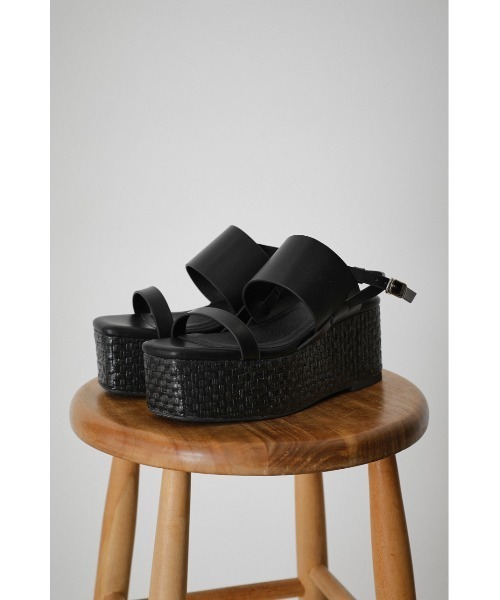 AZUL by moussy（アズールバイマウジー）の「DOUBLE BELT JUTE SANDALS/ダブルベルトサンダル（サンダル・レディース・ブラック/ベージュ・SMALL/LARGE/MEDIUM）」の2枚目の写真